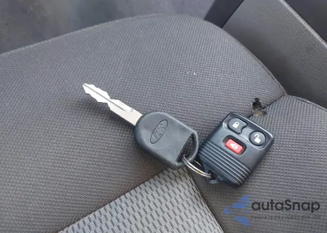 2004 Ford F-150 Stx/Xl/Xlt z USA, uszkodzony, nr VIN 1FTRX12W44NC33902